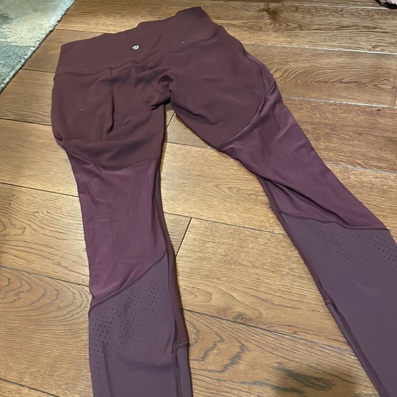 Lululemon Leggings with Mesh Legs and Tech Pockets - Picture 6 of 7